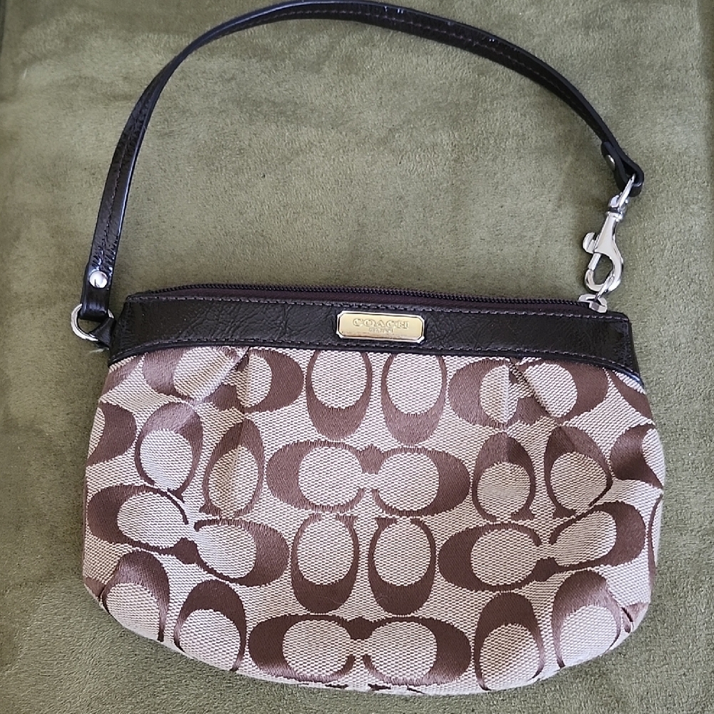 SALE💥Coach Signature Brown and Black Clutch/Wristlet